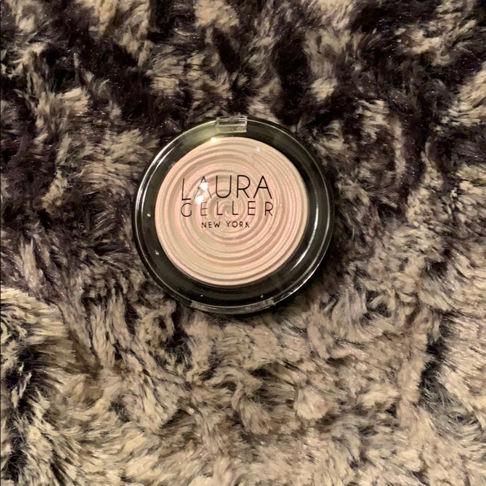 Laura Geller illuminator in diamond dust